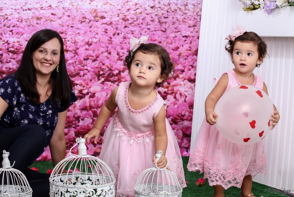 Lara e manu, gêmeas, dias das mães