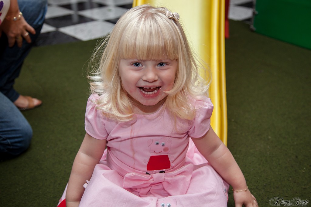 Beatriz 2 anos, aniversário infantil, sorridente