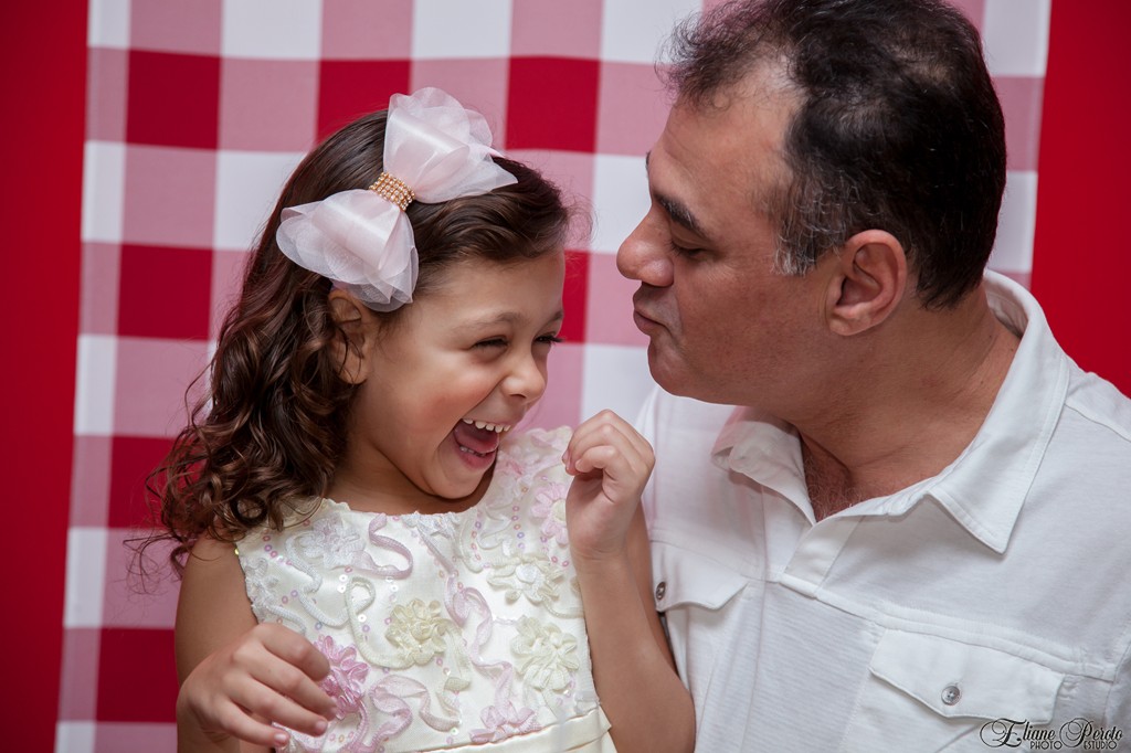Festa de aniversário Helena 6 anos, brincando com o papai