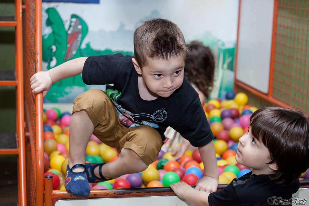 Parque da fantasia, aniversário, festa, 5 anos, Davi, pulando