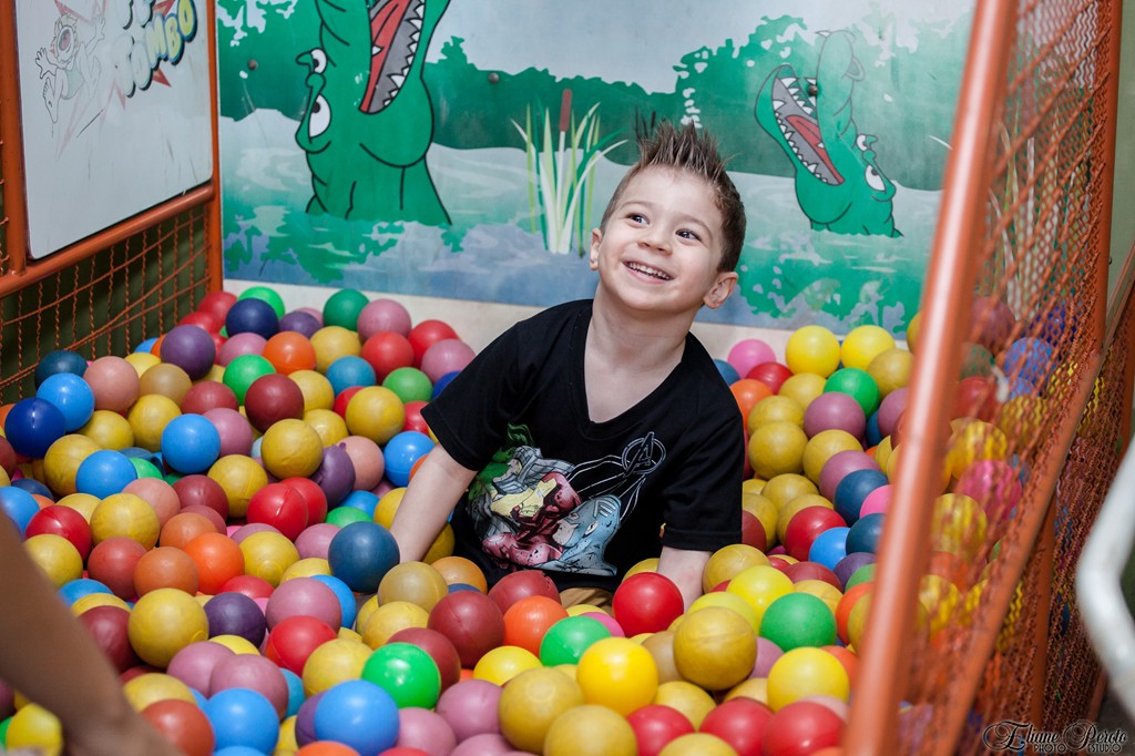 Parque da fantasia, aniversário, festa, 5 anos, Davi, piscina de bolinha