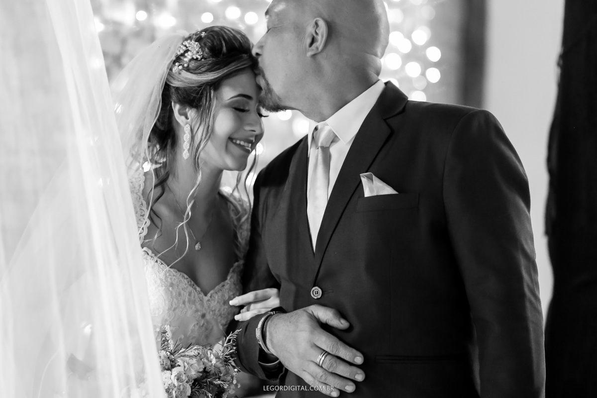 Beijo do pai na noiva
