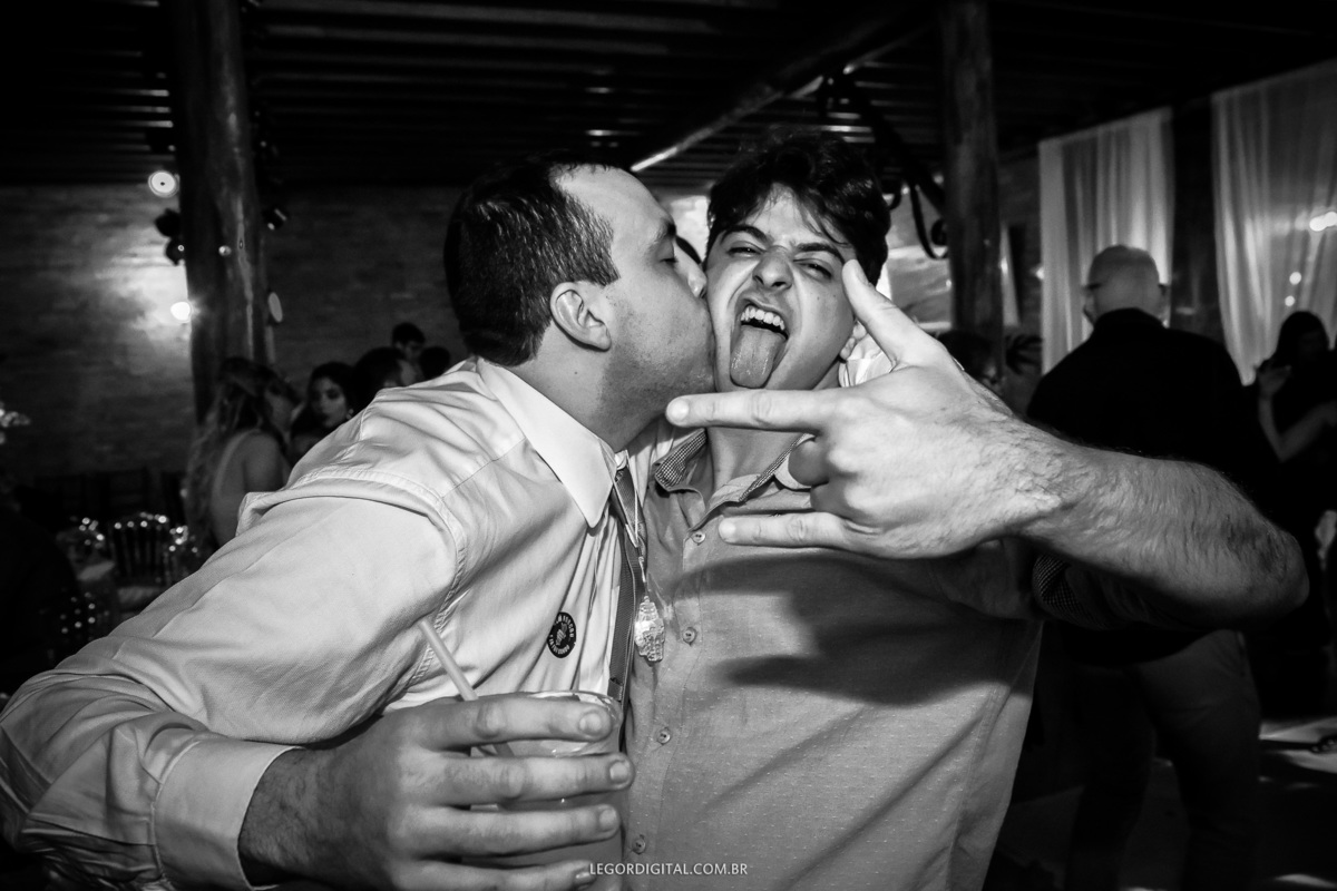 Bagunça no casamento 