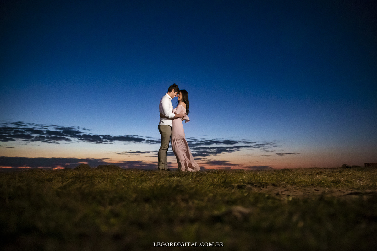 Ensaio de casal ao amanhecer