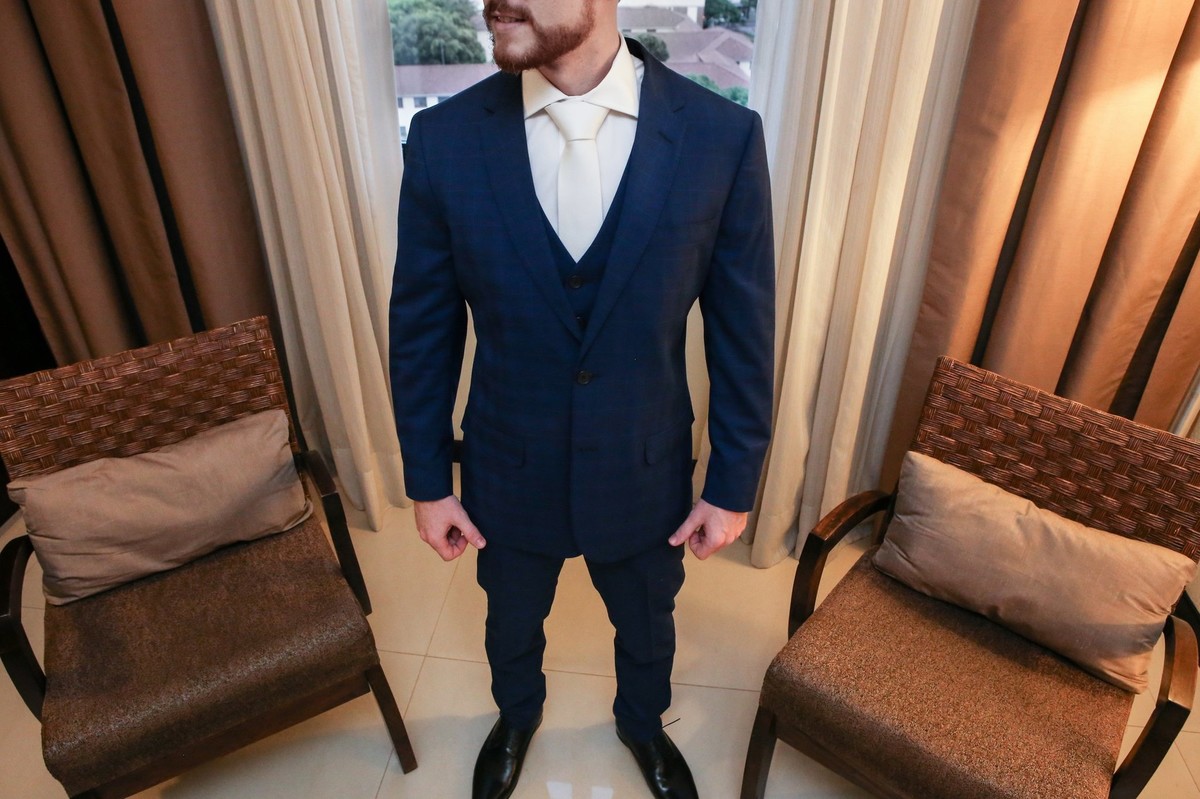 noivo pronto para o grande momento foto tirada pelo fotografo de casamento thiago alt