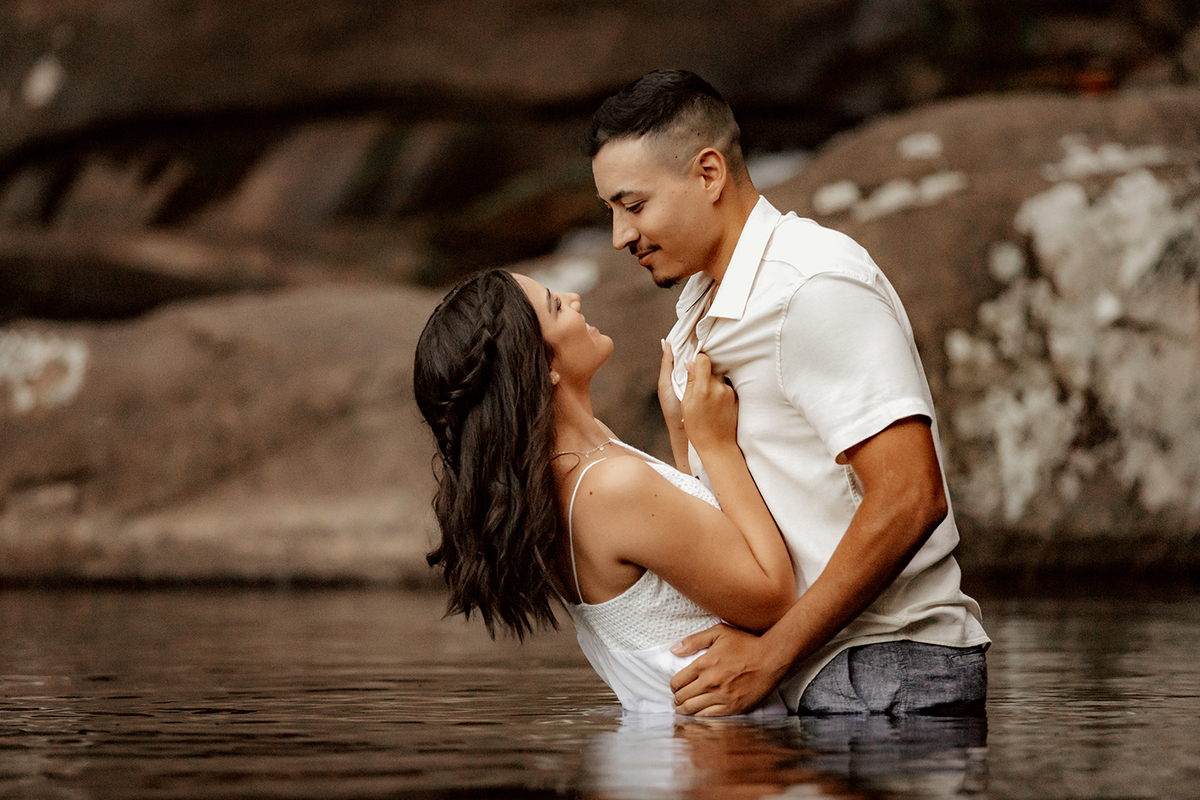 Ensaio-pre wedding-pre wedding no vale da lua com melhor Fotografo de Casamentos-RJ -Fotografo-Adilson-Teixeira-ensaio-grumari-Fotografo-RJ-melhor-Fotografo-de-Mage-Fotografo-petropolis