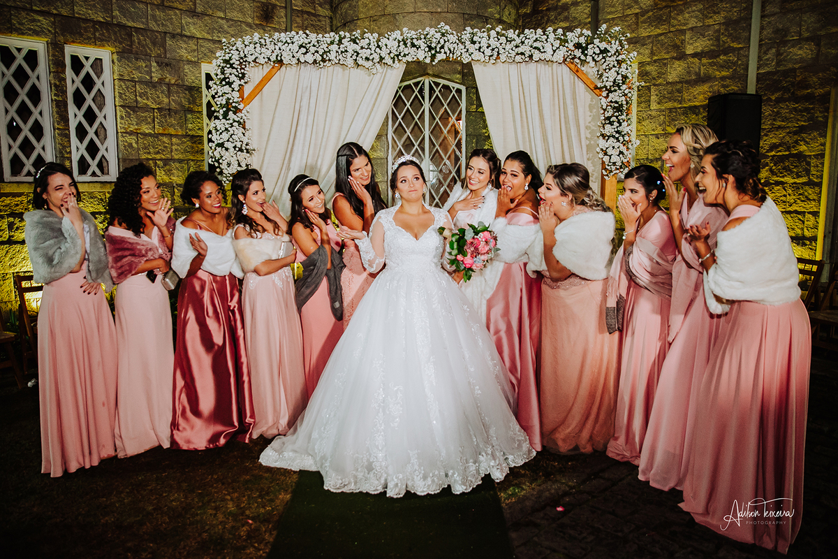 Casamento-Isabelle e Victor-Fotografo-Adilson-TeixeiraCerimonial-Ápice produções e eventos-Castelo Country Club-Gustavo Ribeiro flores-Filipe Fogel-Buffet  Rejiane's-Cenografia CenáRio-Necessaire Fashion