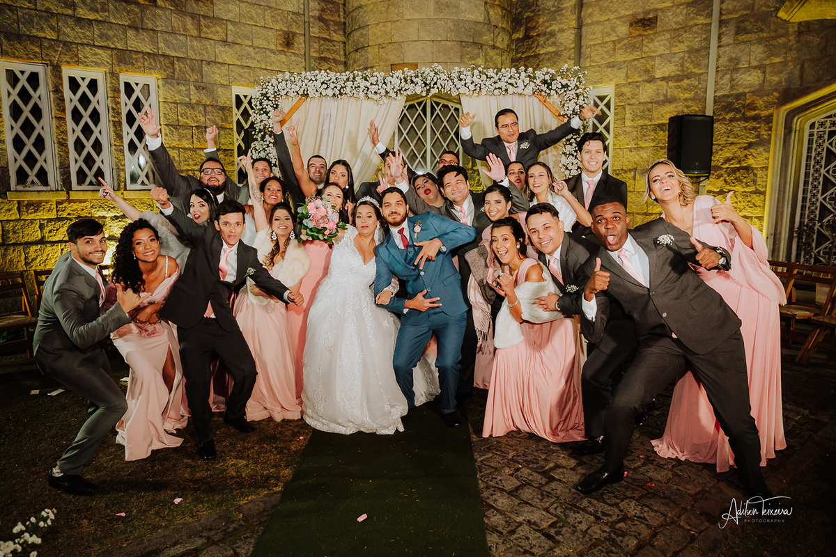 Casamento-Isabelle e Victor-Fotografo-Adilson-TeixeiraCerimonial-Ápice produções e eventos-Castelo Country Club-Gustavo Ribeiro flores-Filipe Fogel-Buffet  Rejiane's-Cenografia CenáRio-Necessaire Fashion