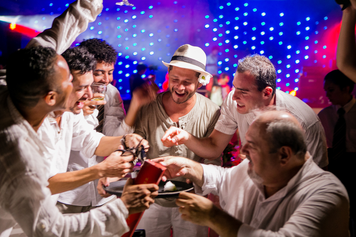 Destination Wedding. Casamento realizado no espaço Areia Summer, em Ubatuba - SP. Casamento pé areia, na praia.