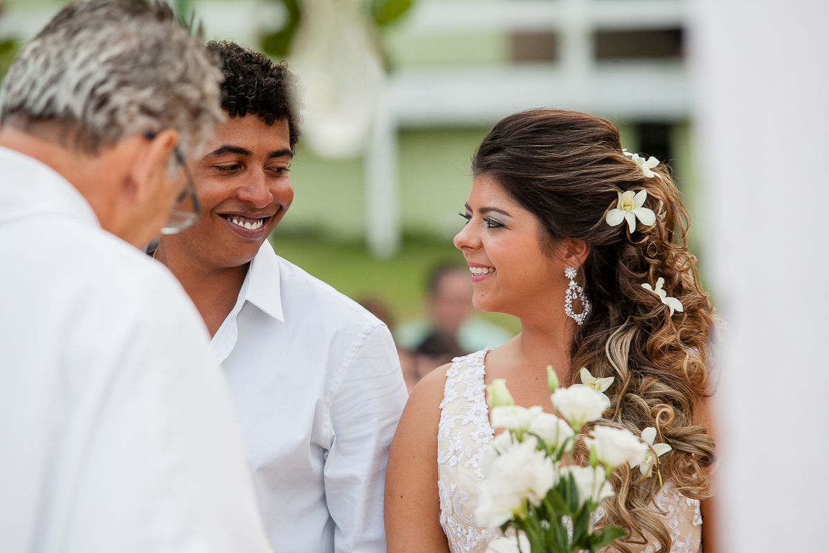 Destination Wedding. Casamento realizado no espaço Areia Summer, em Ubatuba - SP. Casamento pé areia, na praia.