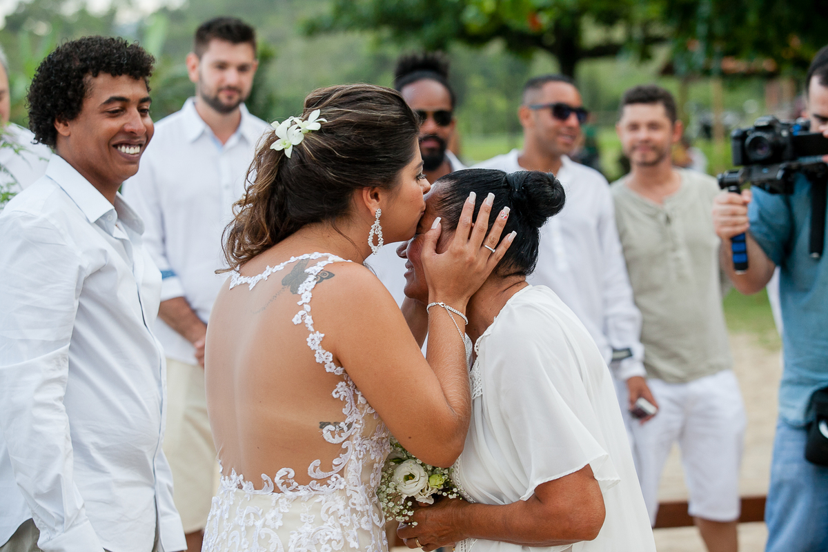 Destination Wedding. Casamento realizado no espaço Areia Summer, em Ubatuba - SP. Casamento pé areia, na praia.