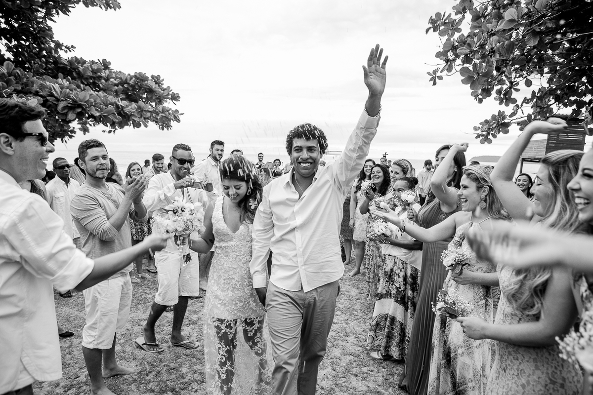 Destination Wedding. Casamento realizado no espaço Areia Summer, em Ubatuba - SP. Casamento pé areia, na praia.