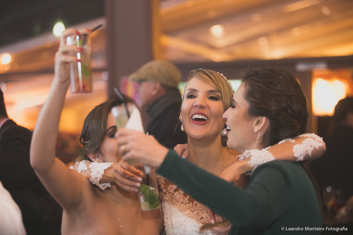 Destination Wedding. Casamento realizado no hotel e Pousada Suryapan, em Campos do Jordão - SP. Casamento no campo.