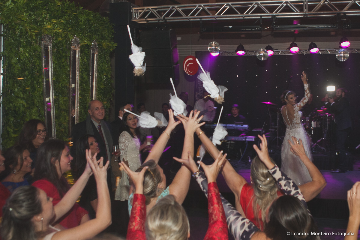 Destination Wedding. Casamento realizado no hotel e Pousada Suryapan, em Campos do Jordão - SP. Casamento no campo.