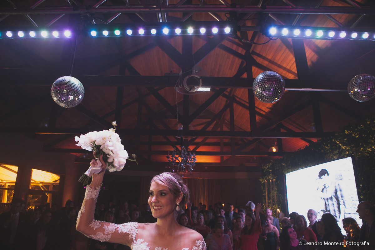 Destination Wedding. Casamento realizado no hotel e Pousada Suryapan, em Campos do Jordão - SP. Casamento no campo.