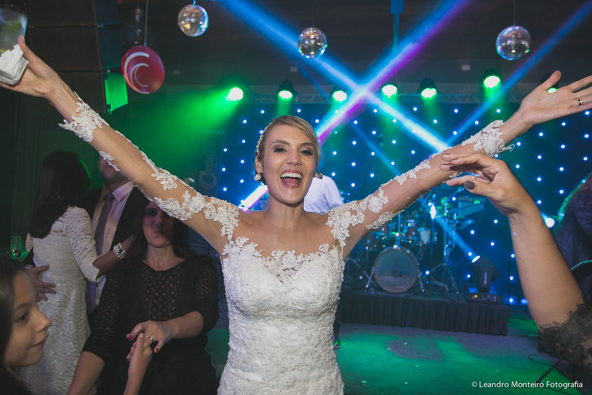 Destination Wedding. Casamento realizado no hotel e Pousada Suryapan, em Campos do Jordão - SP. Casamento no campo.