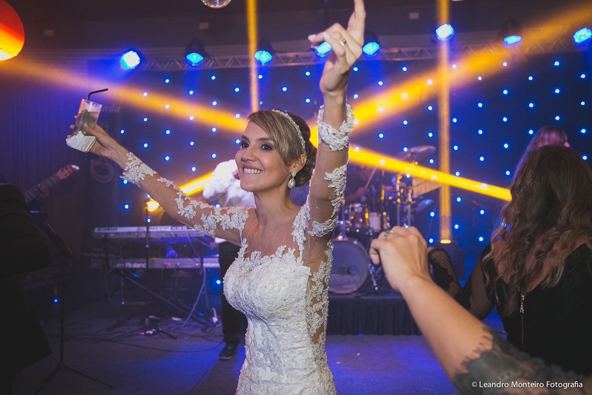 Destination Wedding. Casamento realizado no hotel e Pousada Suryapan, em Campos do Jordão - SP. Casamento no campo.