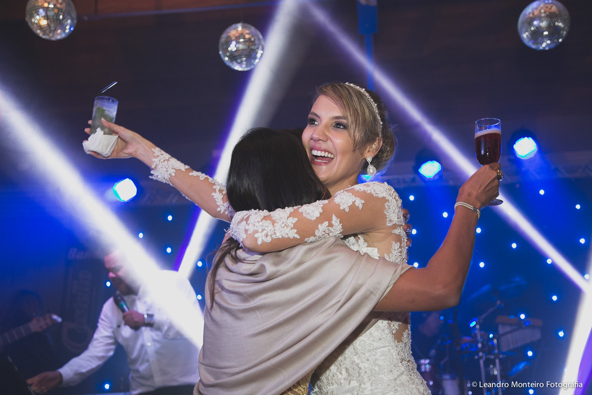 Destination Wedding. Casamento realizado no hotel e Pousada Suryapan, em Campos do Jordão - SP. Casamento no campo.