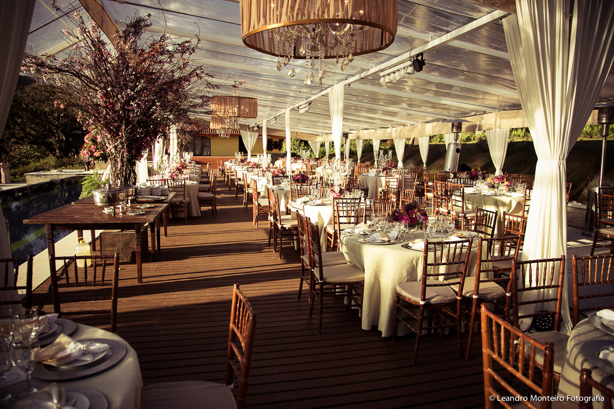 Destination Wedding. Casamento realizado no hotel e Pousada Suryapan, em Campos do Jordão - SP. Casamento no campo.