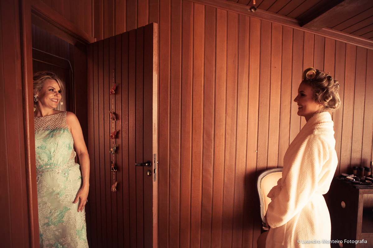 Destination Wedding. Casamento realizado no hotel e Pousada Suryapan, em Campos do Jordão - SP. Casamento no campo.