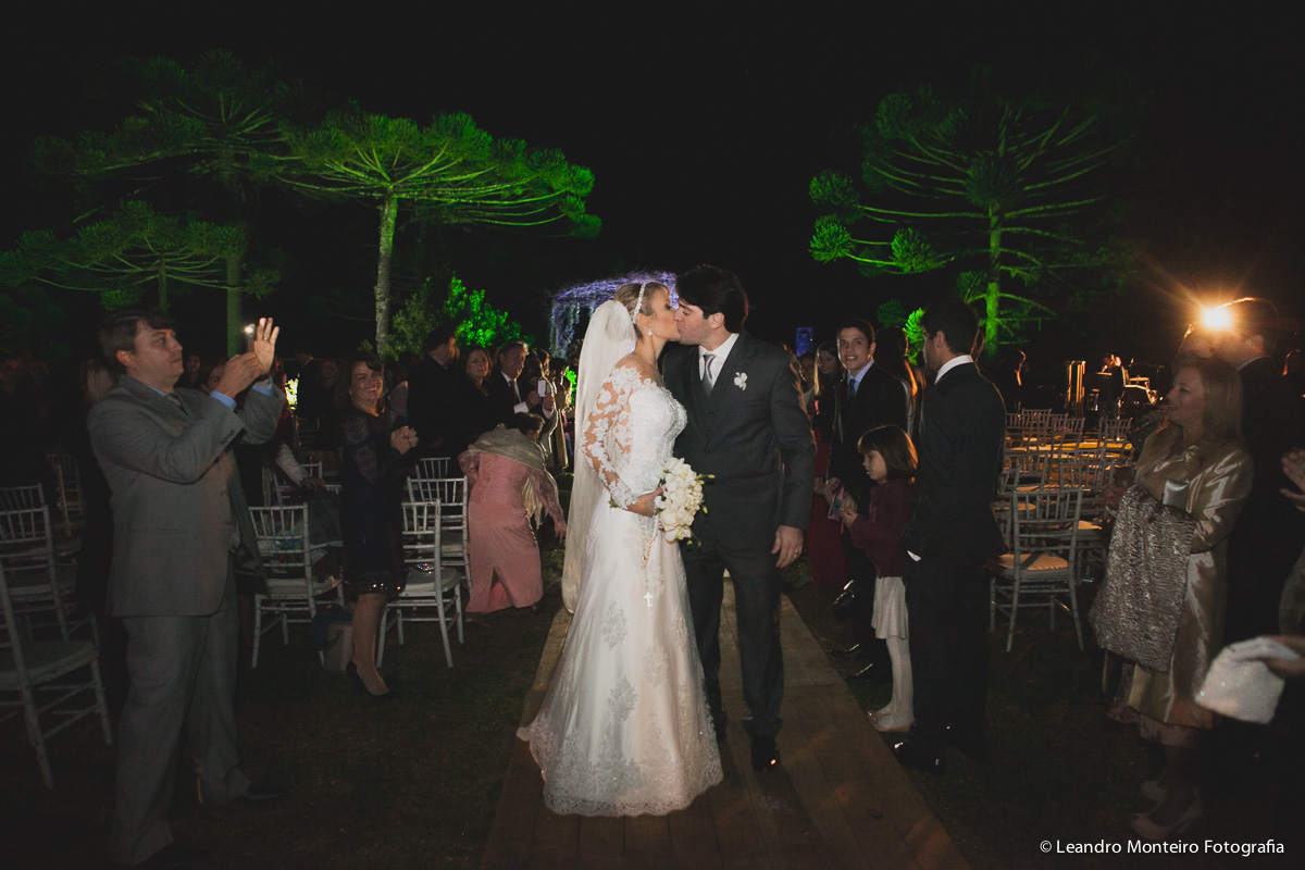 Destination Wedding. Casamento realizado no hotel e Pousada Suryapan, em Campos do Jordão - SP. Casamento no campo.