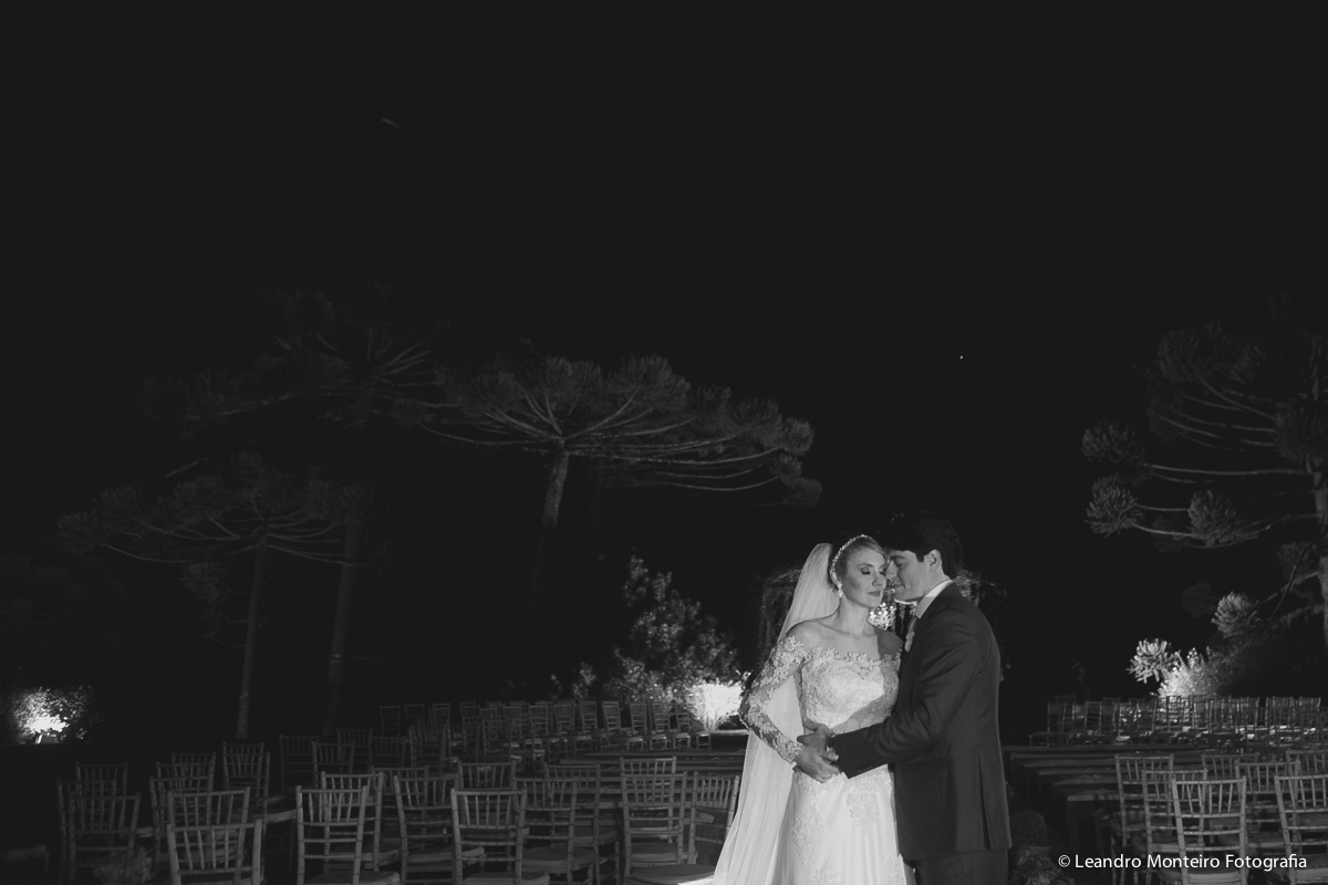 Destination Wedding. Casamento realizado no hotel e Pousada Suryapan, em Campos do Jordão - SP. Casamento no campo.