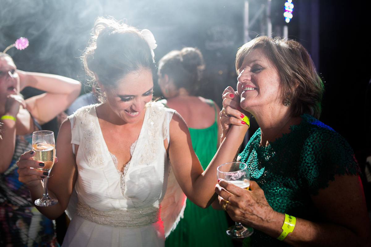Destination Wedding. Casamento realizado no hotel coconuts, em São Sebastião - SP. Casamento na praia.