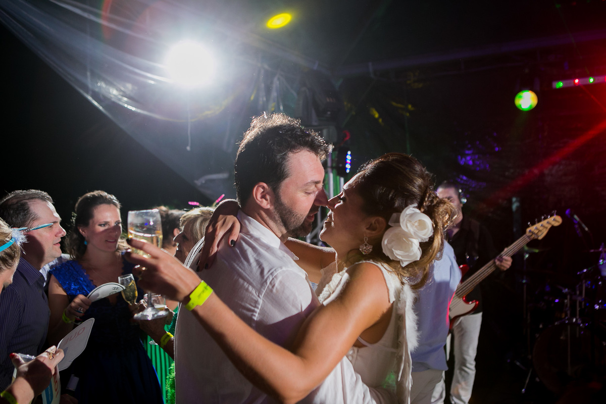 Destination Wedding. Casamento realizado no hotel coconuts, em São Sebastião - SP. Casamento na praia.