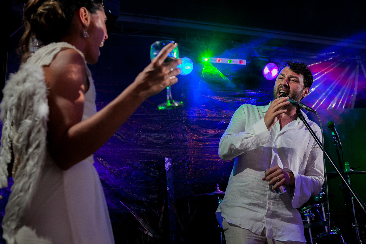 Destination Wedding. Casamento realizado no hotel coconuts, em São Sebastião - SP. Casamento na praia.