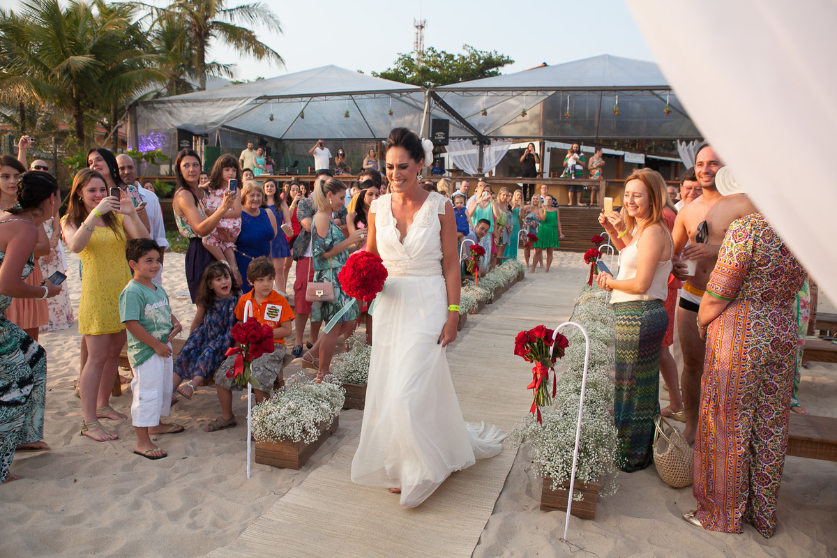 Destination Wedding. Casamento realizado no hotel coconuts, em São Sebastião - SP. Casamento na praia.