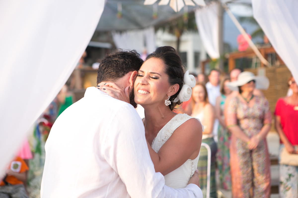 Destination Wedding. Casamento realizado no hotel coconuts, em São Sebastião - SP. Casamento na praia.