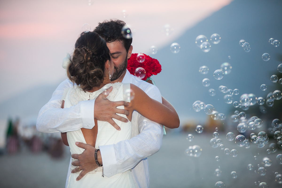 Destination Wedding. Casamento realizado no hotel coconuts, em São Sebastião - SP. Casamento na praia.