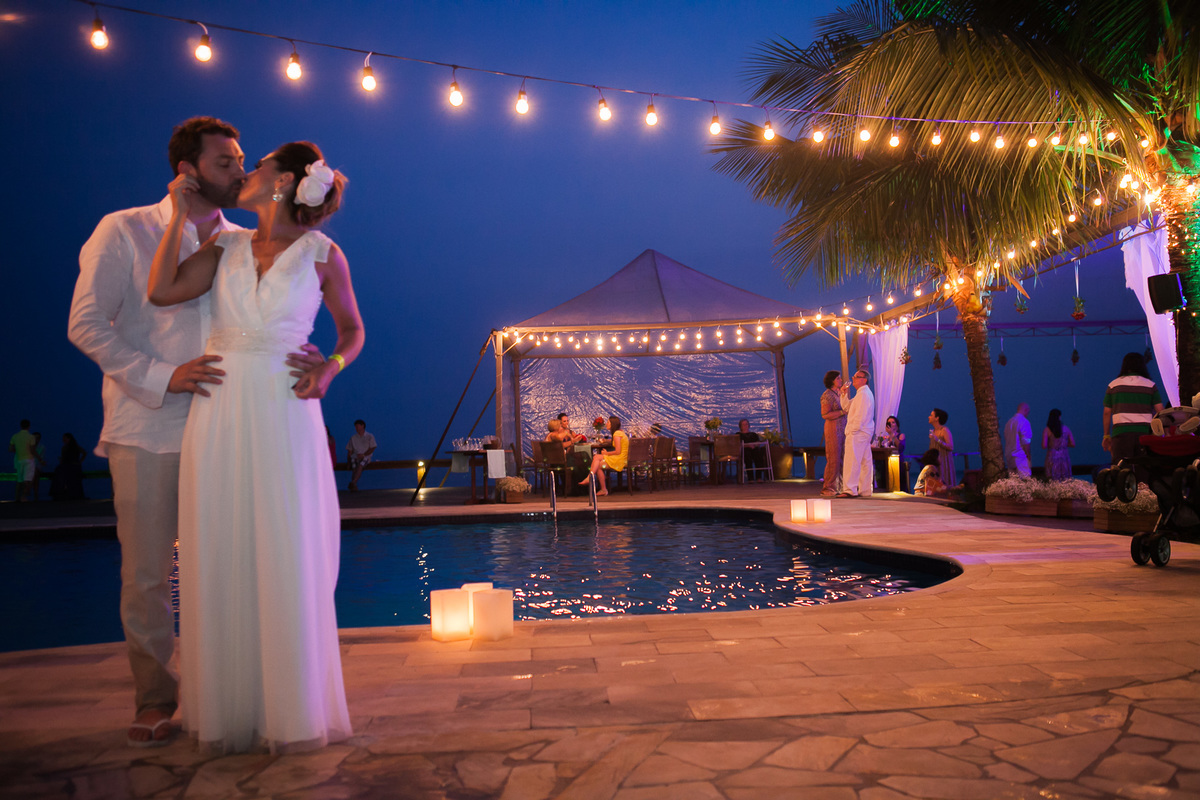 Destination Wedding. Casamento realizado no hotel coconuts, em São Sebastião - SP. Casamento na praia.