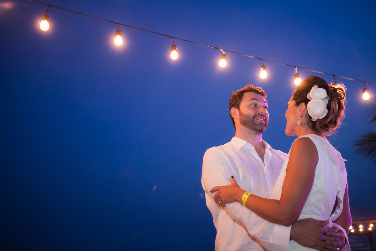 Destination Wedding. Casamento realizado no hotel coconuts, em São Sebastião - SP. Casamento na praia.