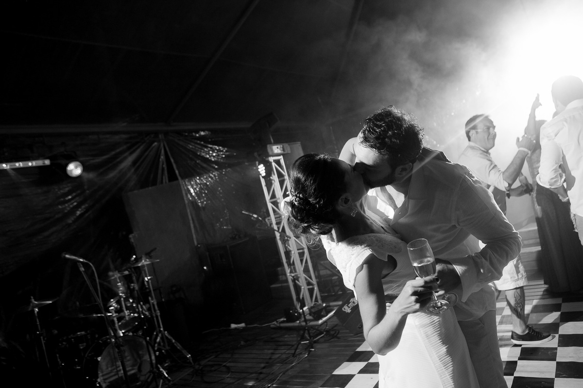 Destination Wedding. Casamento realizado no hotel coconuts, em São Sebastião - SP. Casamento na praia.