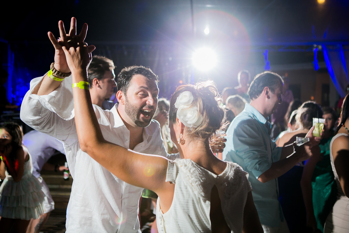 Destination Wedding. Casamento realizado no hotel coconuts, em São Sebastião - SP. Casamento na praia.