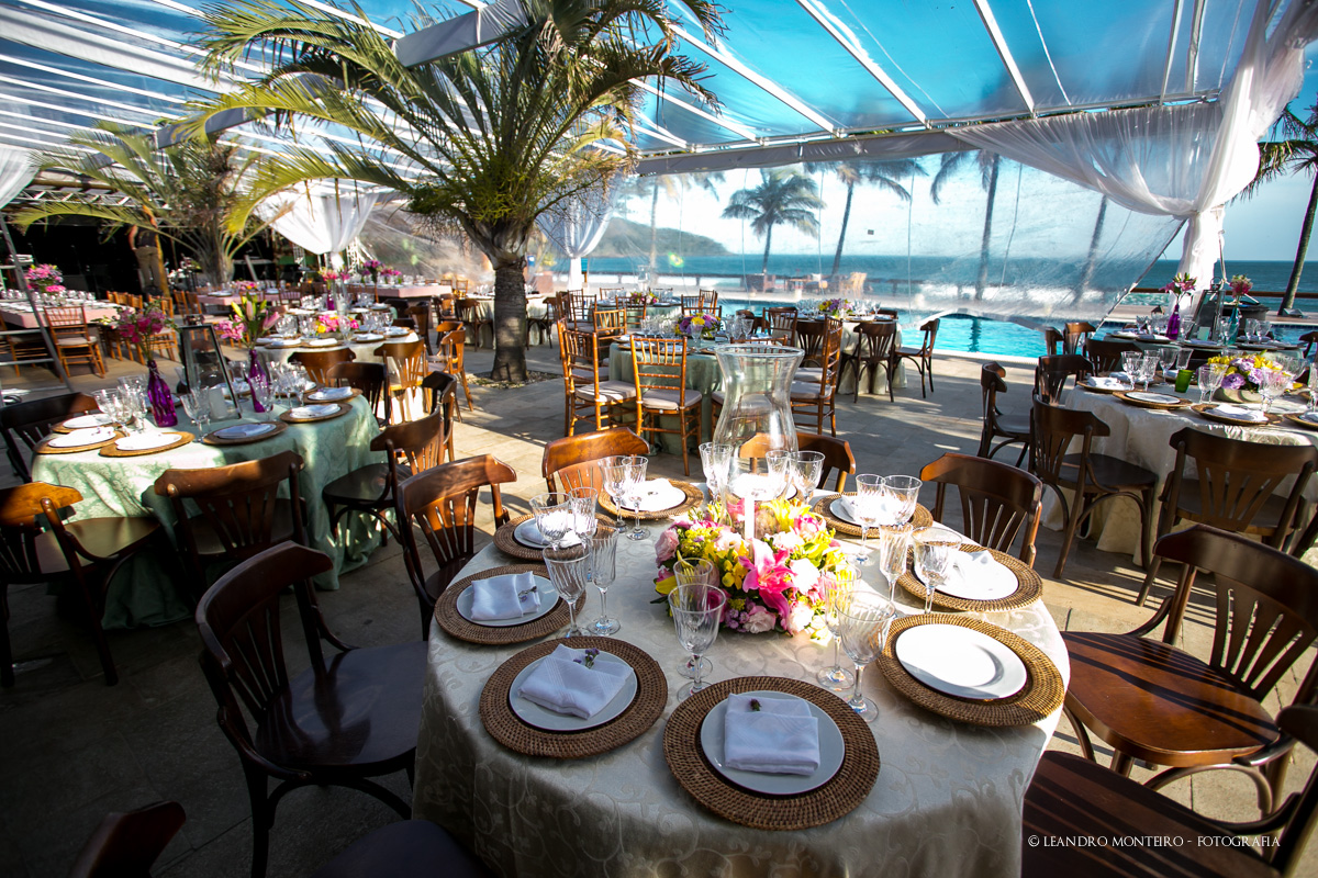 Destination Wedding. Casamento realizado no Maresiras hotel, em São Sebastião - SP. Casamento na praia.