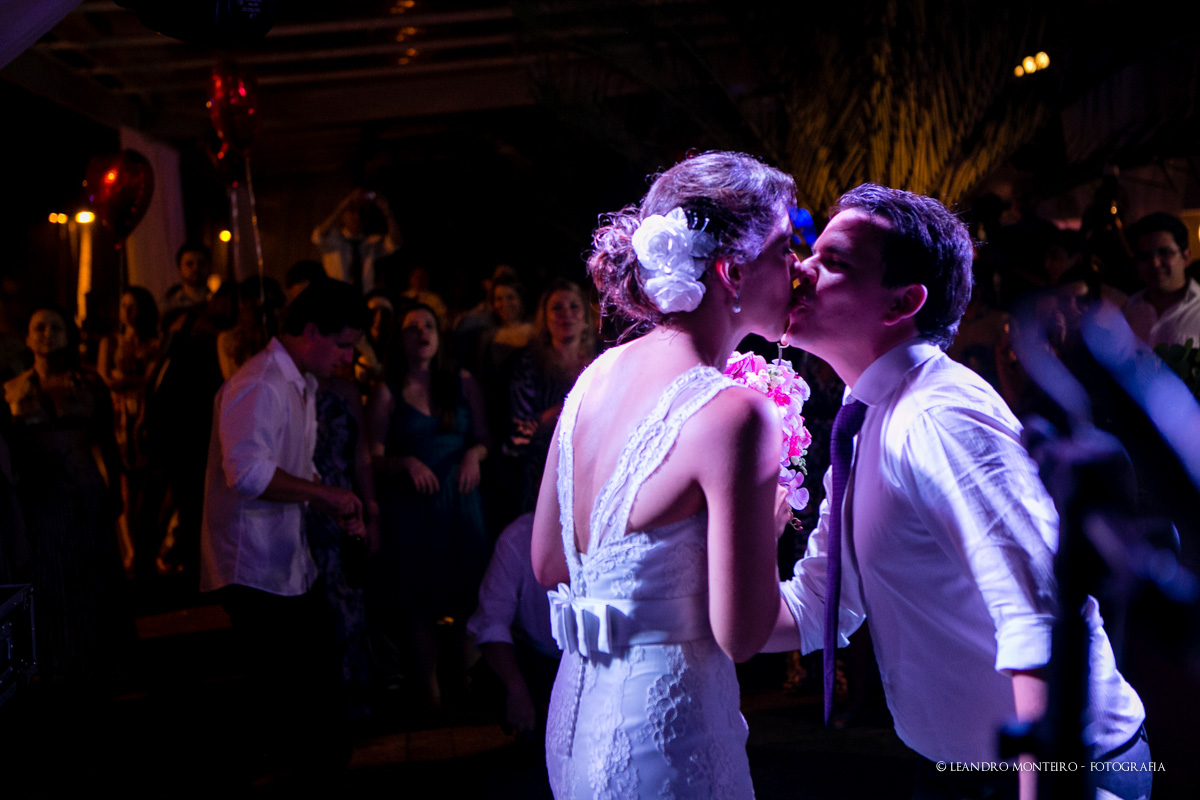 Destination Wedding. Casamento realizado no Maresiras hotel, em São Sebastião - SP. Casamento na praia.