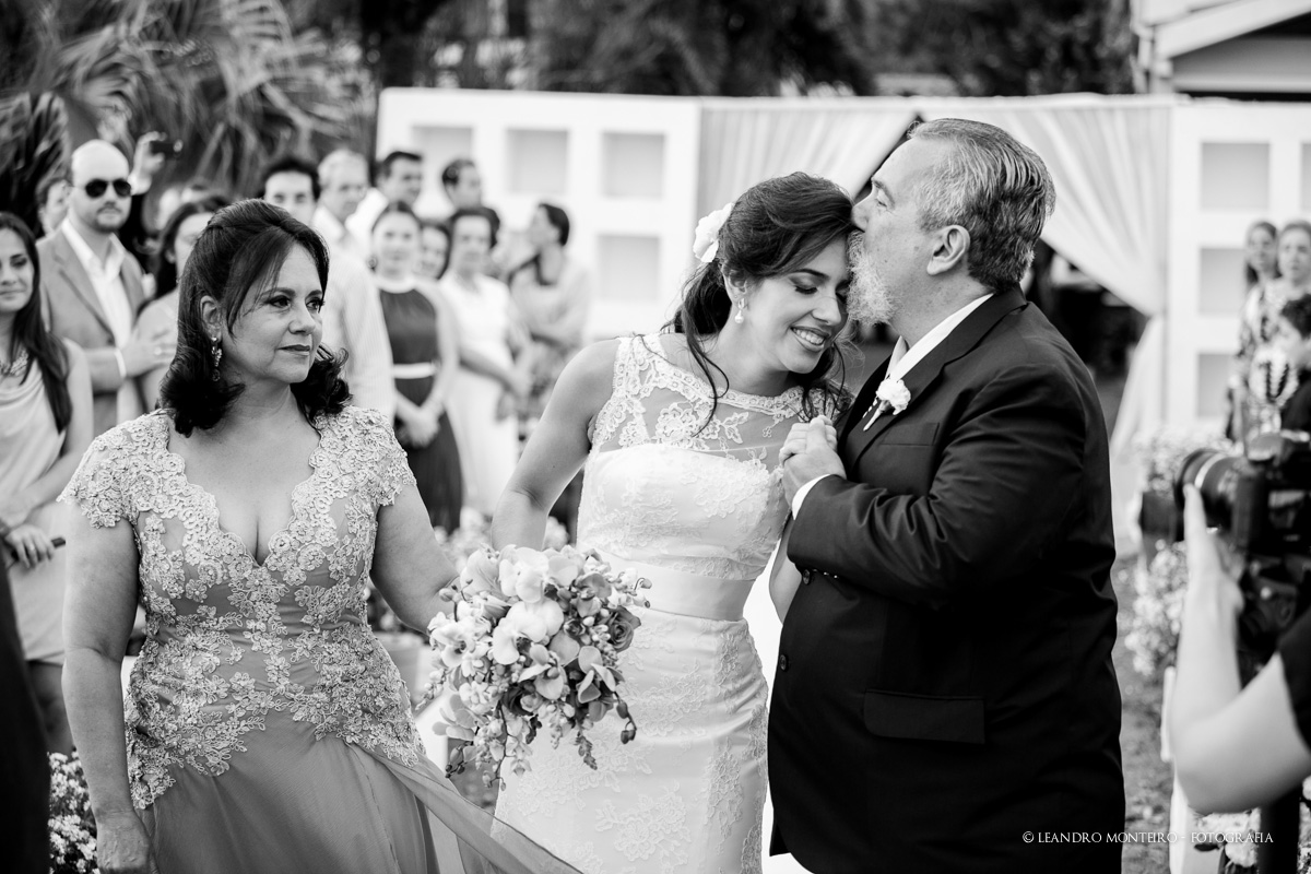 Destination Wedding. Casamento realizado no Maresiras hotel, em São Sebastião - SP. Casamento na praia.