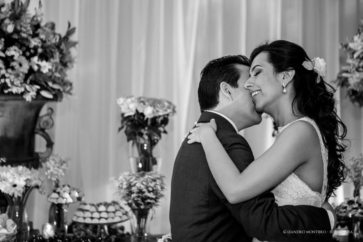 Destination Wedding. Casamento realizado no Maresiras hotel, em São Sebastião - SP. Casamento na praia.