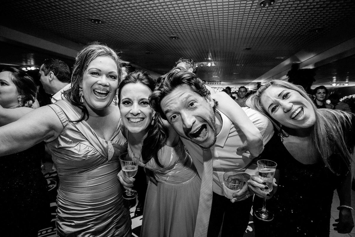 Casamento na Univap, animado pelo cantor Frejat.