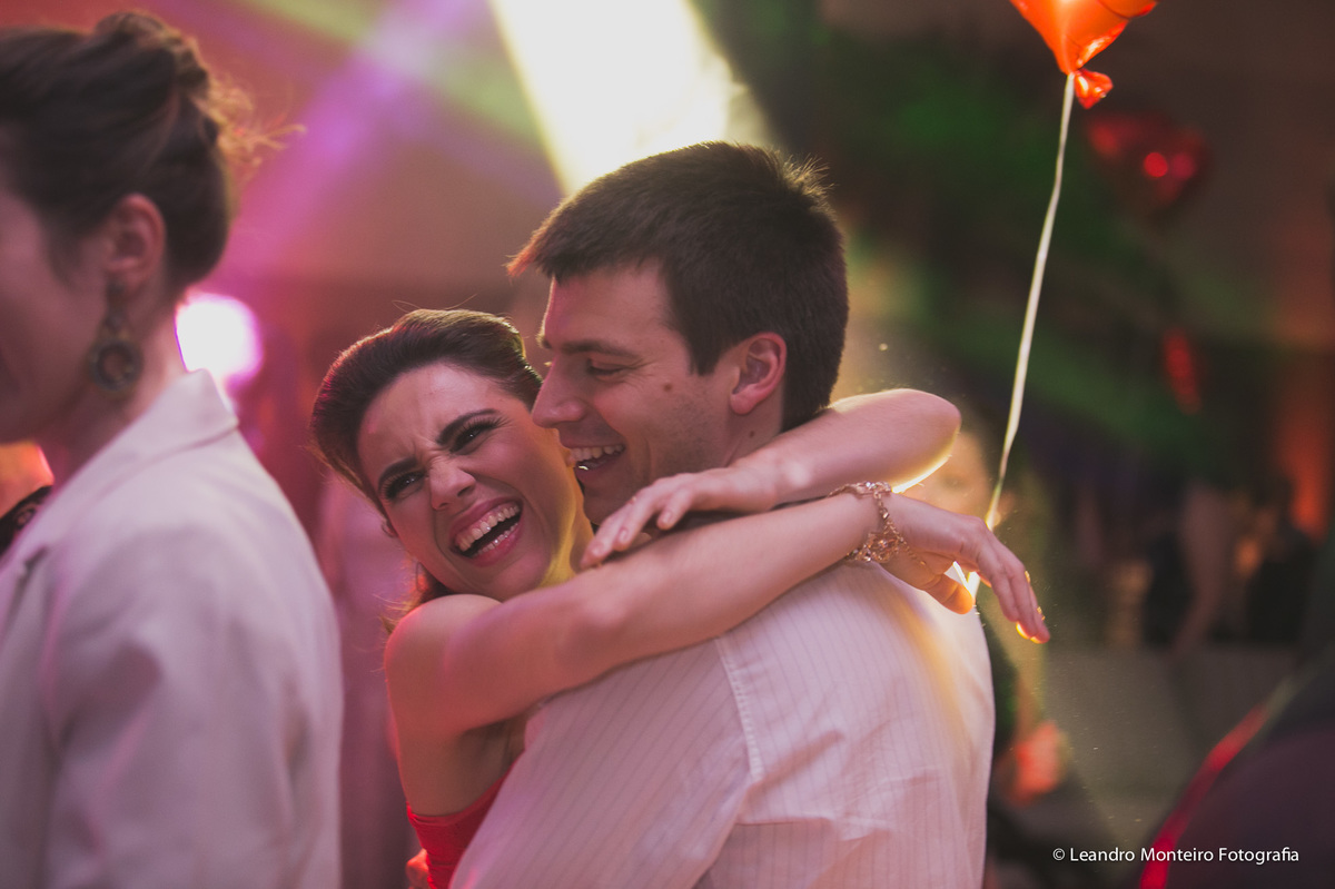 Um lindo casamento fotografado na cidade de Porto Feliz, SP. Cerimonia na Igreja Nossa Senhora Mãe dos Homens.