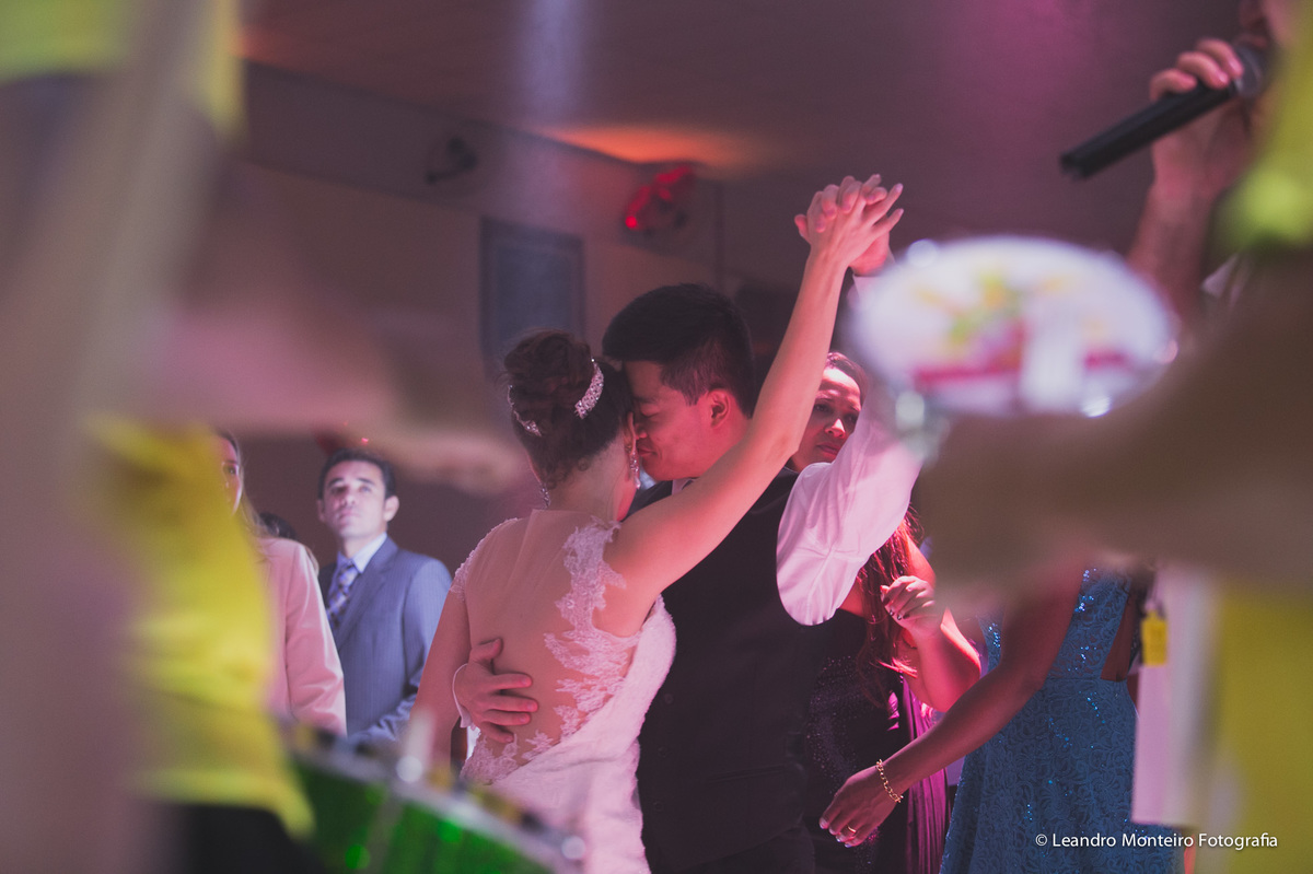 Um lindo casamento fotografado na cidade de Porto Feliz, SP. Cerimonia na Igreja Nossa Senhora Mãe dos Homens.