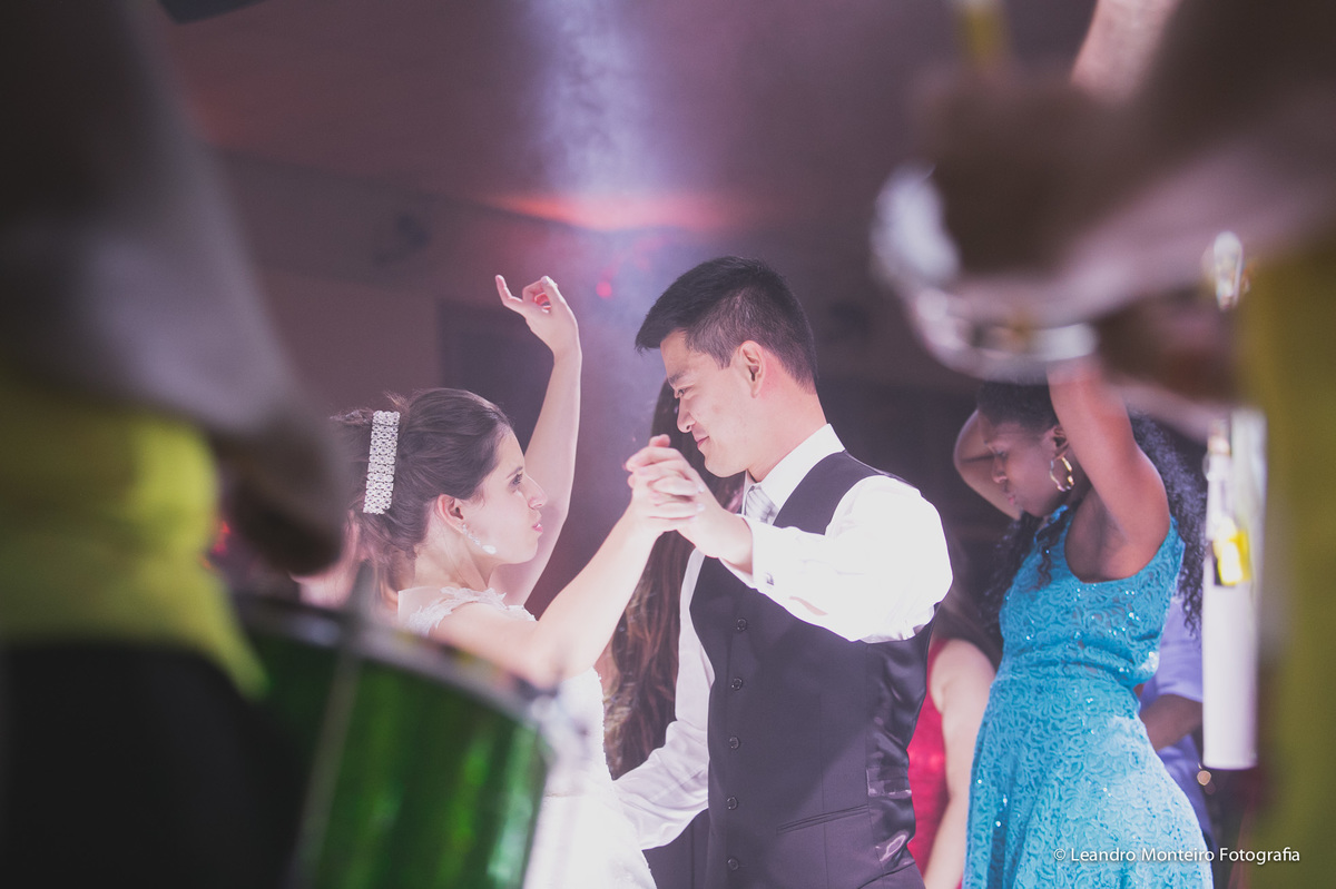 Um lindo casamento fotografado na cidade de Porto Feliz, SP. Cerimonia na Igreja Nossa Senhora Mãe dos Homens.