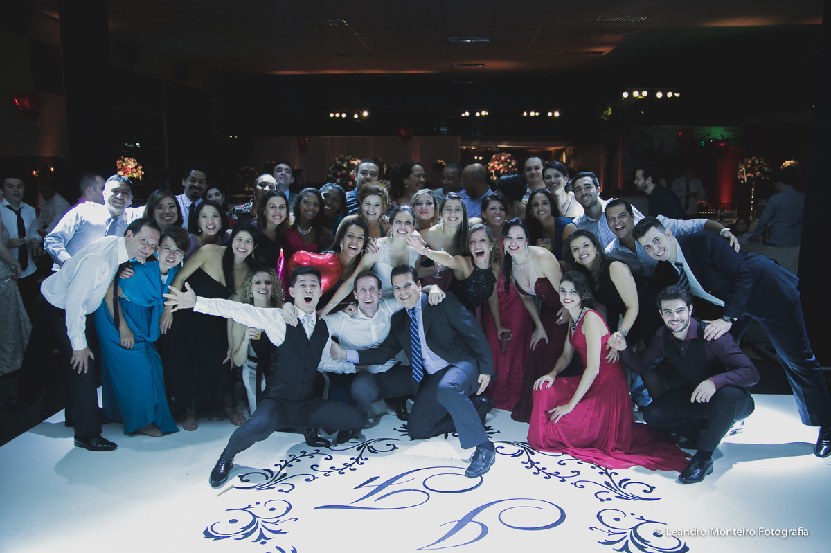 Um lindo casamento fotografado na cidade de Porto Feliz, SP. Cerimonia na Igreja Nossa Senhora Mãe dos Homens.