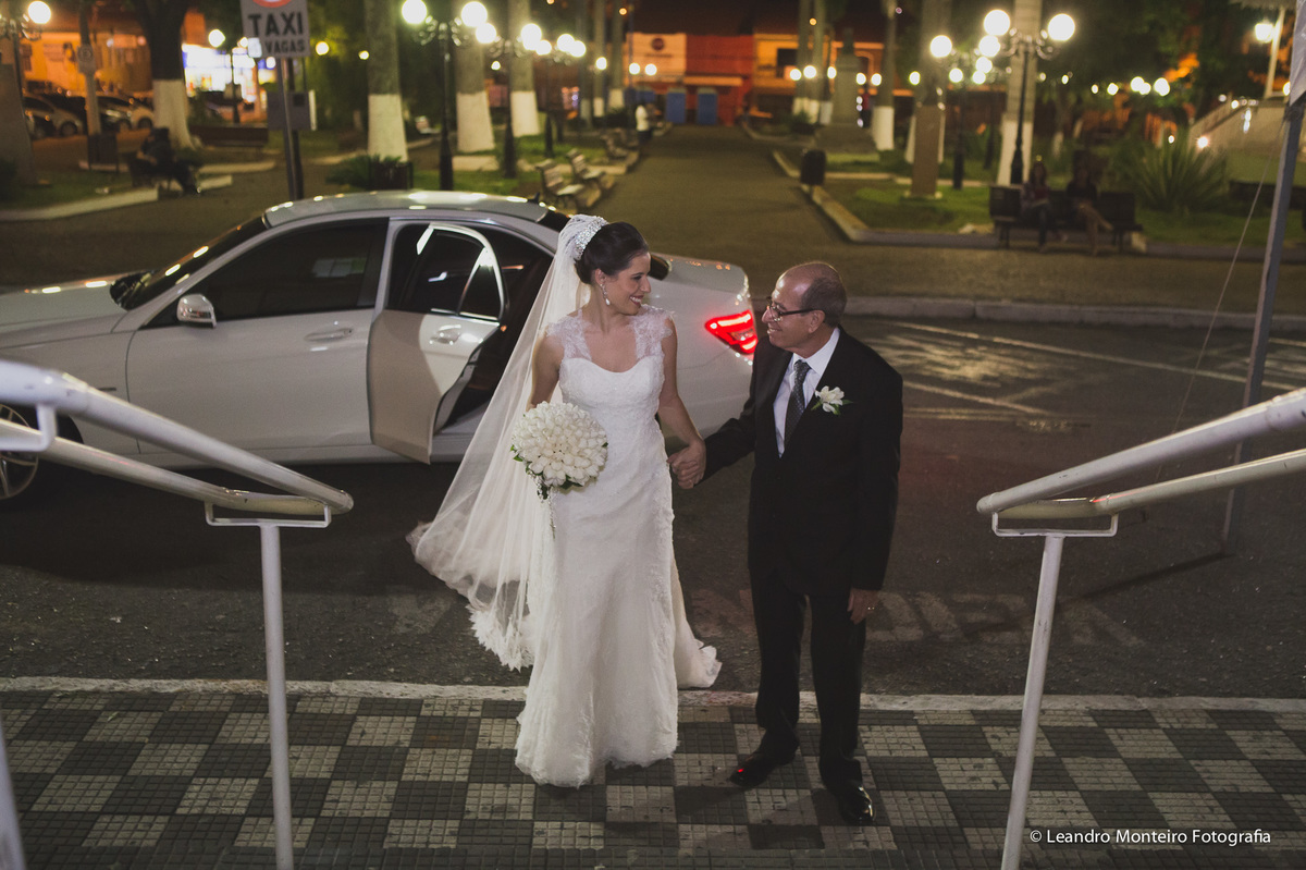Um lindo casamento fotografado na cidade de Porto Feliz, SP. Cerimonia na Igreja Nossa Senhora Mãe dos Homens.