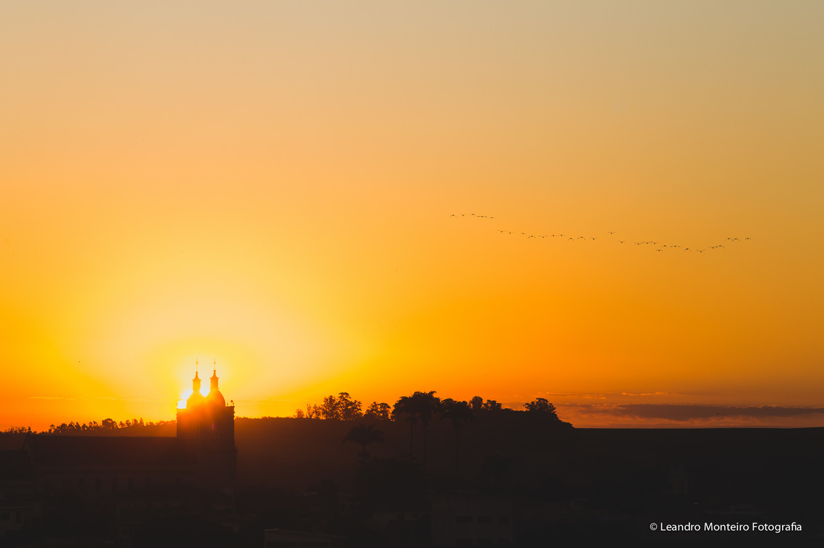 Um lindo casamento fotografado na cidade de Porto Feliz, SP. Cerimonia na Igreja Nossa Senhora Mãe dos Homens.