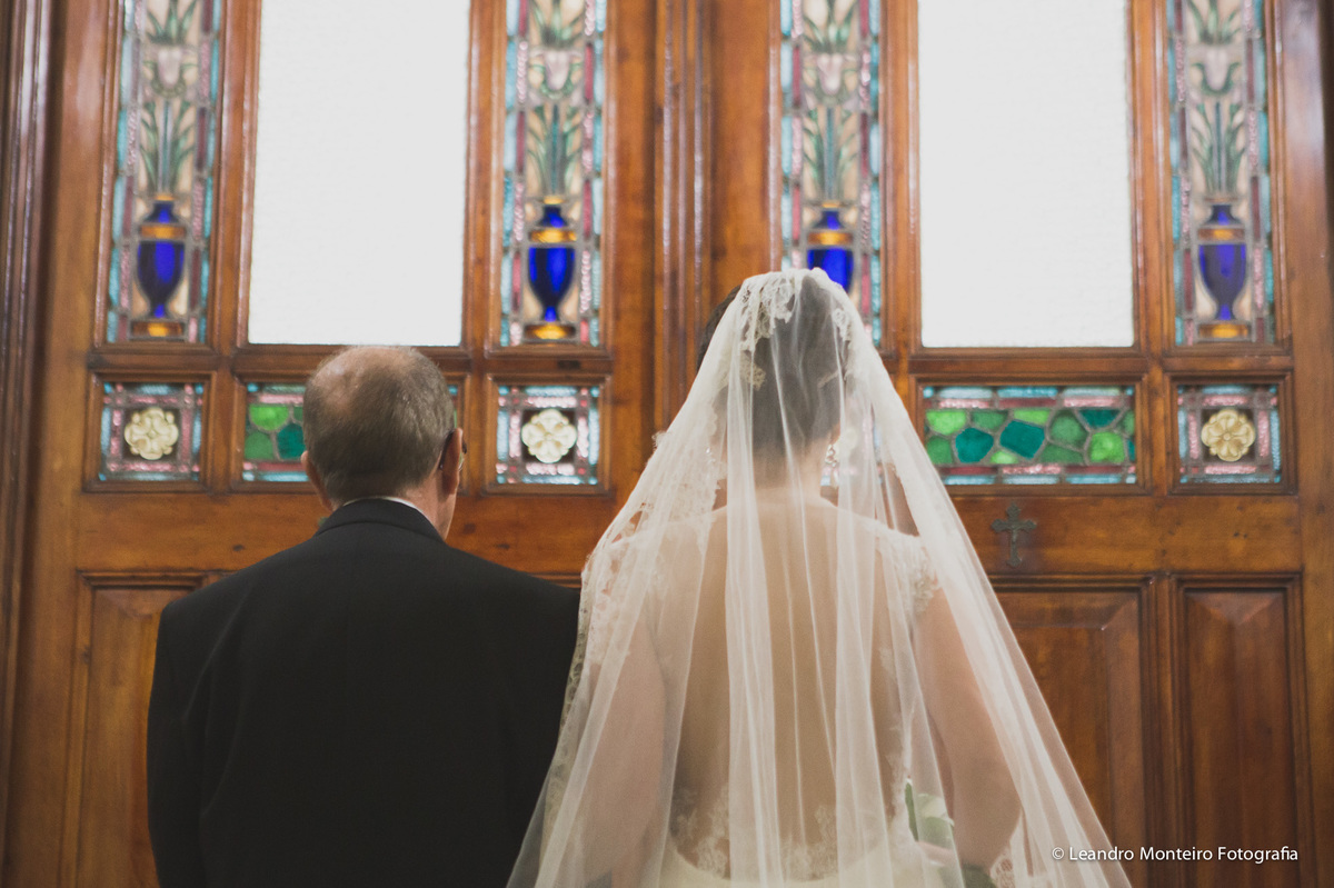 Um lindo casamento fotografado na cidade de Porto Feliz, SP. Cerimonia na Igreja Nossa Senhora Mãe dos Homens.