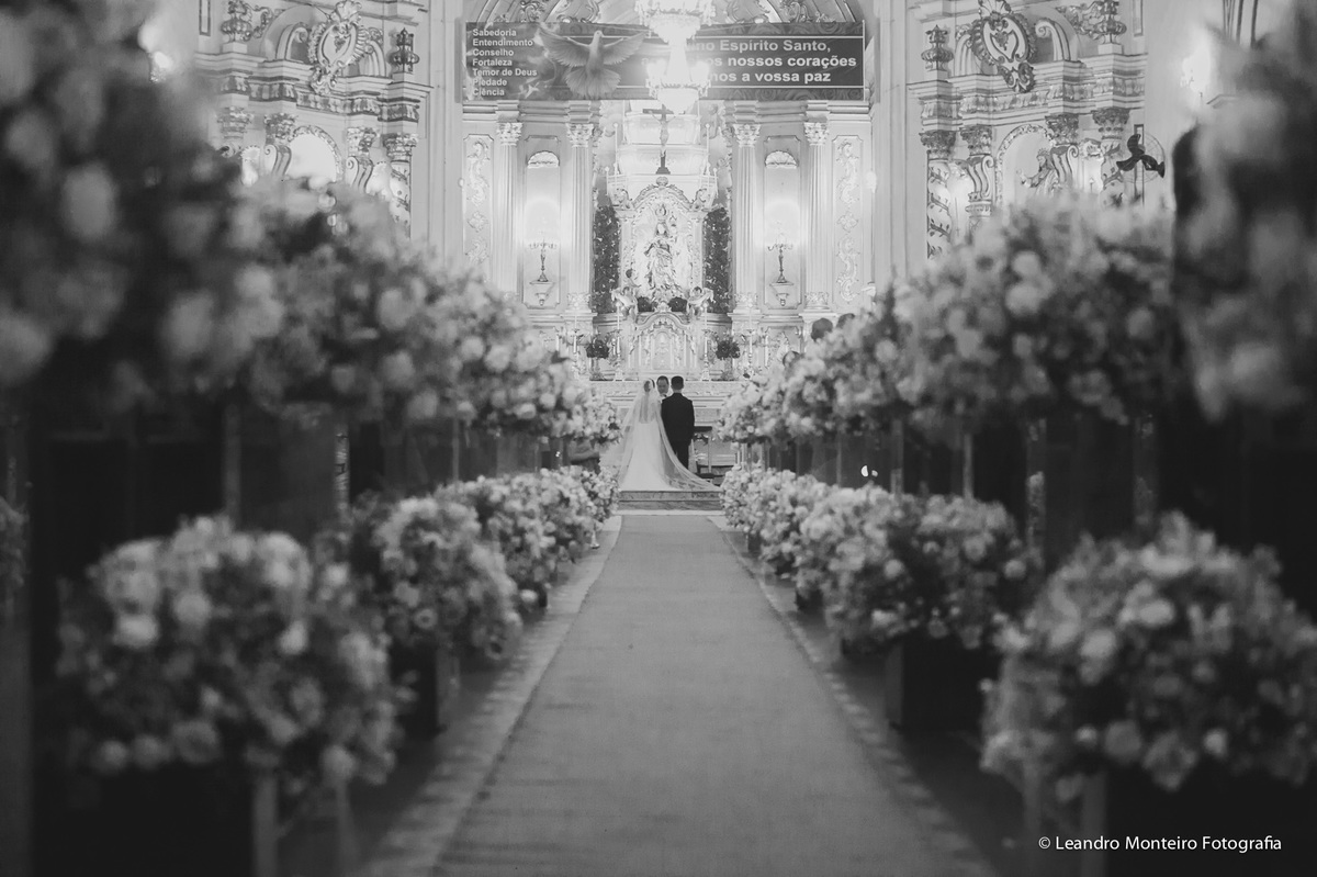 Um lindo casamento fotografado na cidade de Porto Feliz, SP. Cerimonia na Igreja Nossa Senhora Mãe dos Homens.