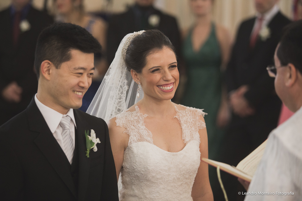 Um lindo casamento fotografado na cidade de Porto Feliz, SP. Cerimonia na Igreja Nossa Senhora Mãe dos Homens.